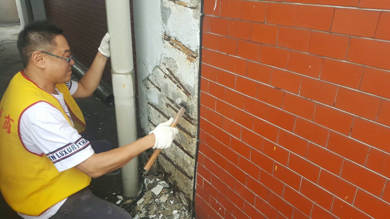 刨除劣化混凝土