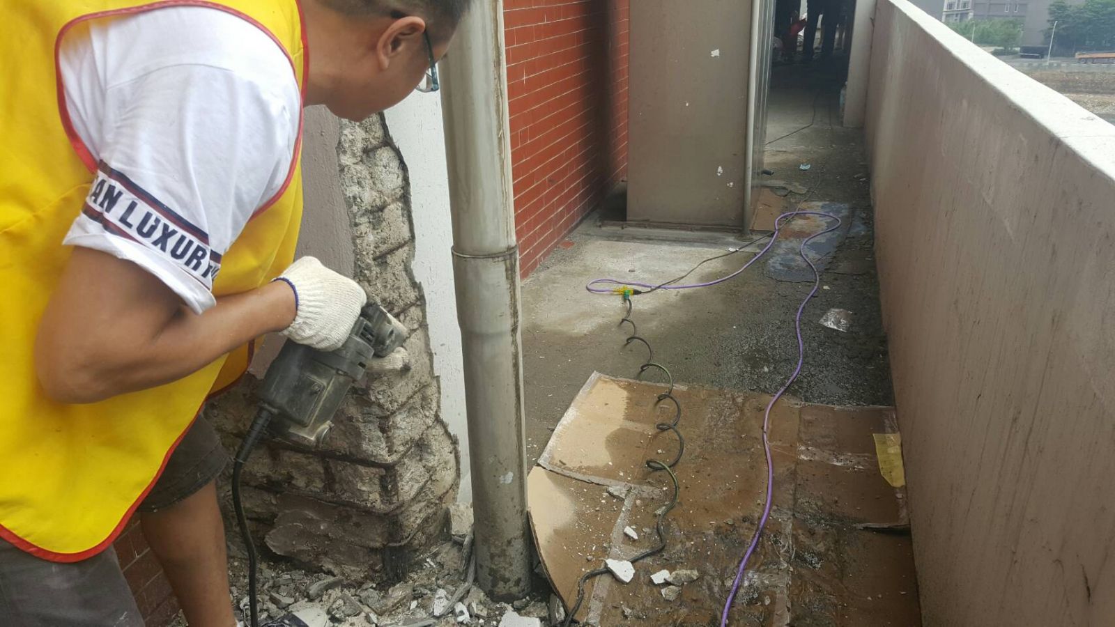 刨除劣化混凝土