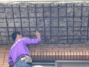 鋼筋鏽蝕處鋼刷除鏽