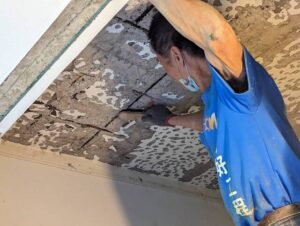 鋼筋鏽蝕處鋼刷除鏽